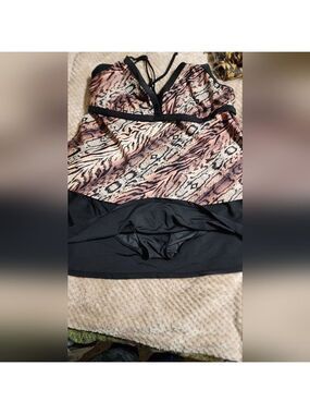 Elegant Black and Cream One Piece Swimwear 2X